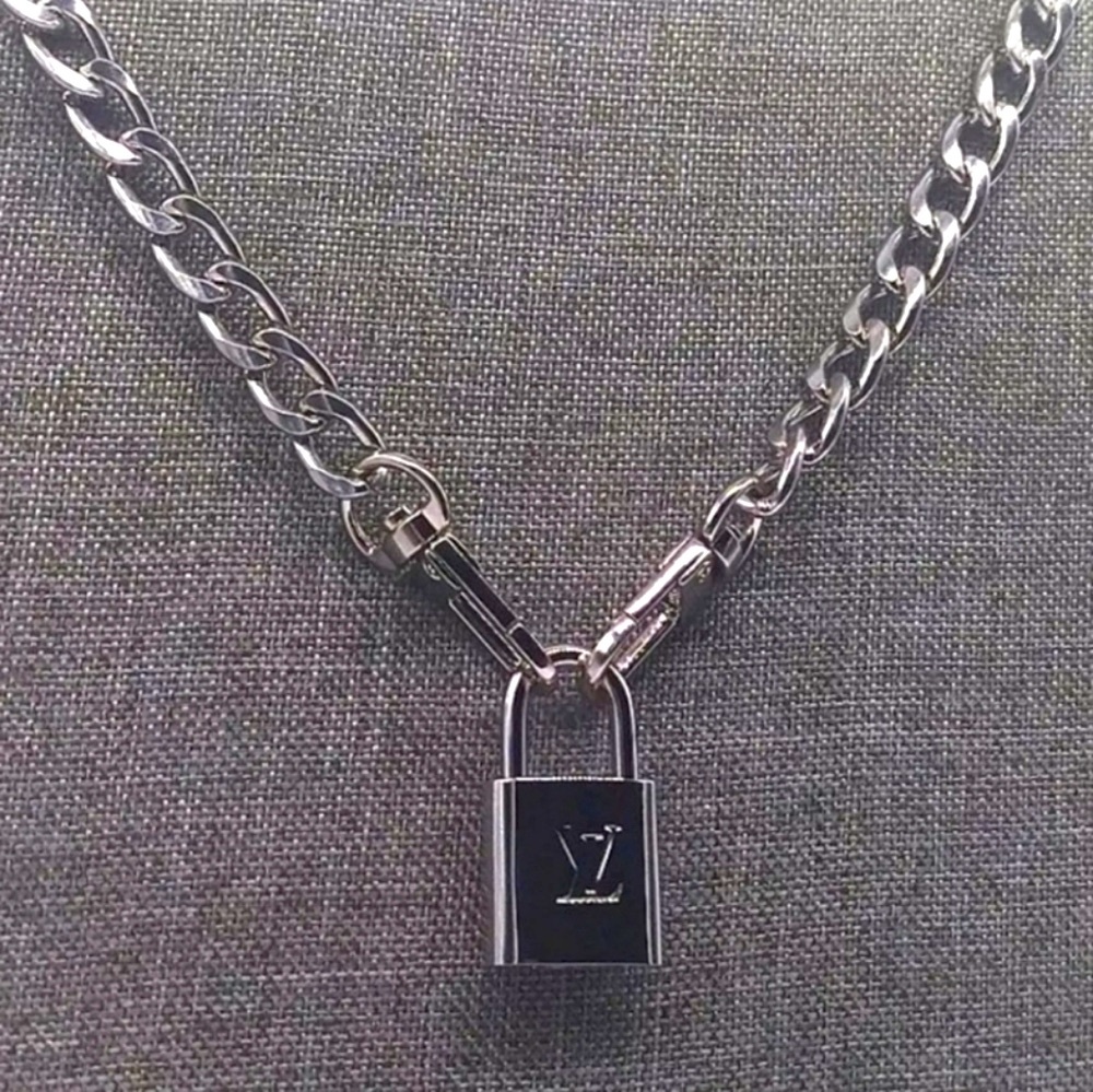 Authentic Louis Vuitton #315 Silver Vintage Lock & 2 Keys Necklace